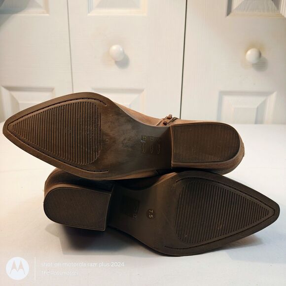 Women's Artisan by Zigi Vellyn Brown Suede Zipper Ankle Boots US Size 7.5M - Picture 6 of 7